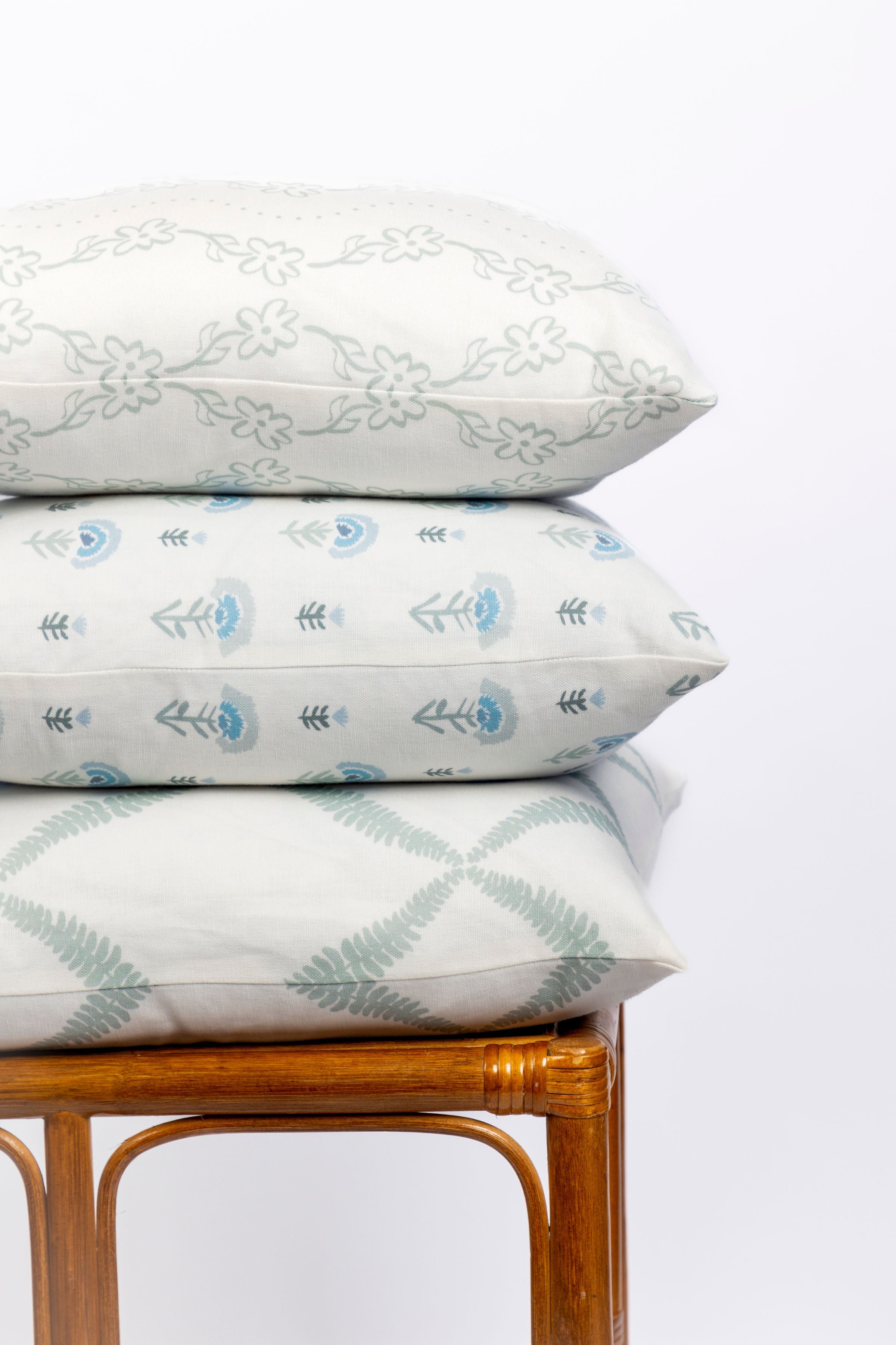 20x20" Pillow in Ellie, Blue